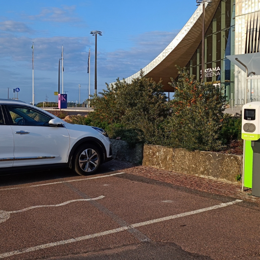 AC Public Charging (7kW – 22kW)