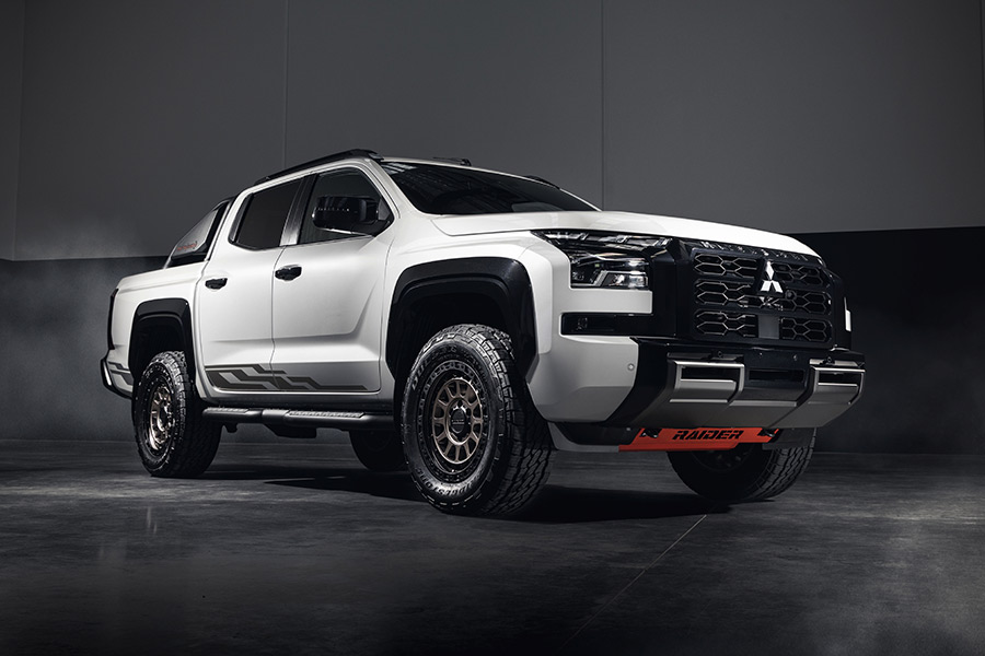Mitsubishi Triton white front view